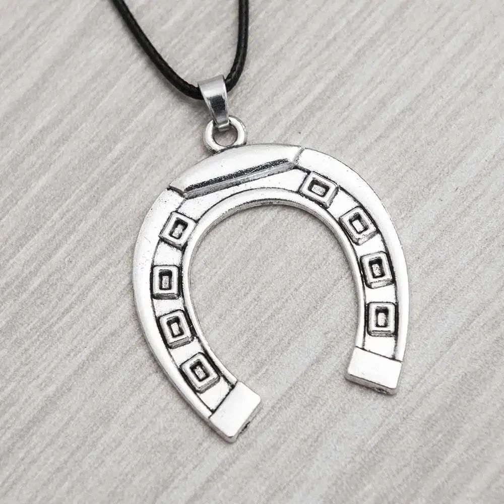Lucky Horseshoe House Car Pendant Rearview Mirror Ornament
