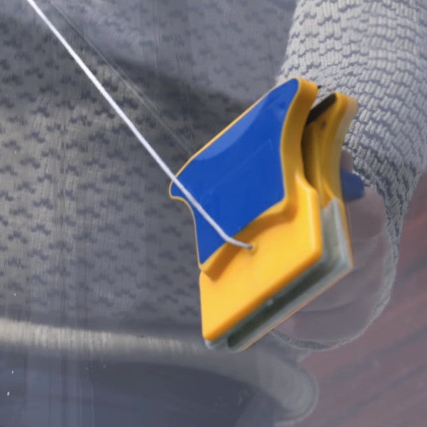 Magnetic Glass Cleaner Brush – Easy Two-Sided Window Cleaner
