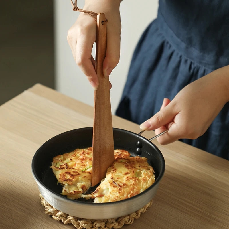 SHIMOYAMA Teak Wood Tableware Spatulas: Triangular Cooking Spatula for Kitchen Gadgets & Portable Outdoor Camping Utensi