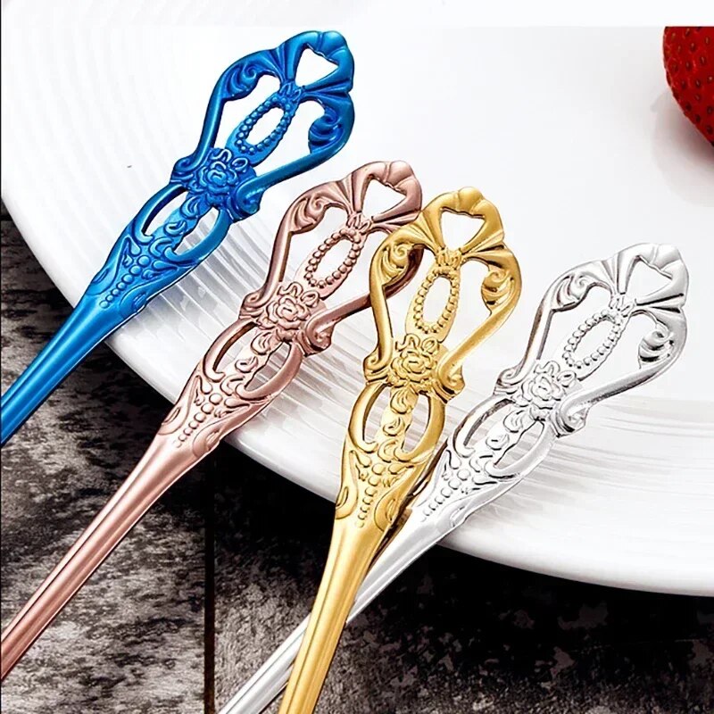 Luxury Golden Stainless Steel Cutlery Set - Complete Dinnerware in European Gift Box for Retro Christmas Table Setting