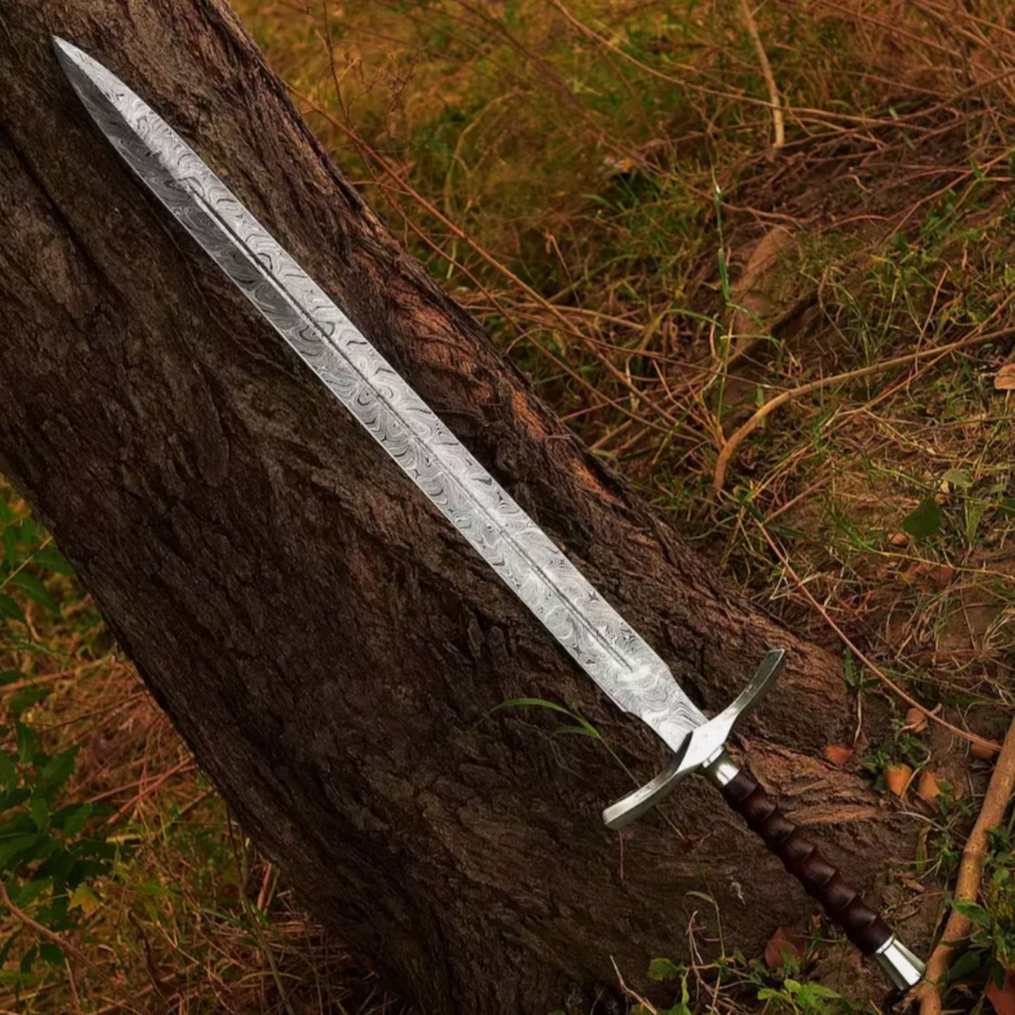 Hand Forged Damascus Steel Battle Ready Viking Sword & Scabbard/ Razor Sharp.