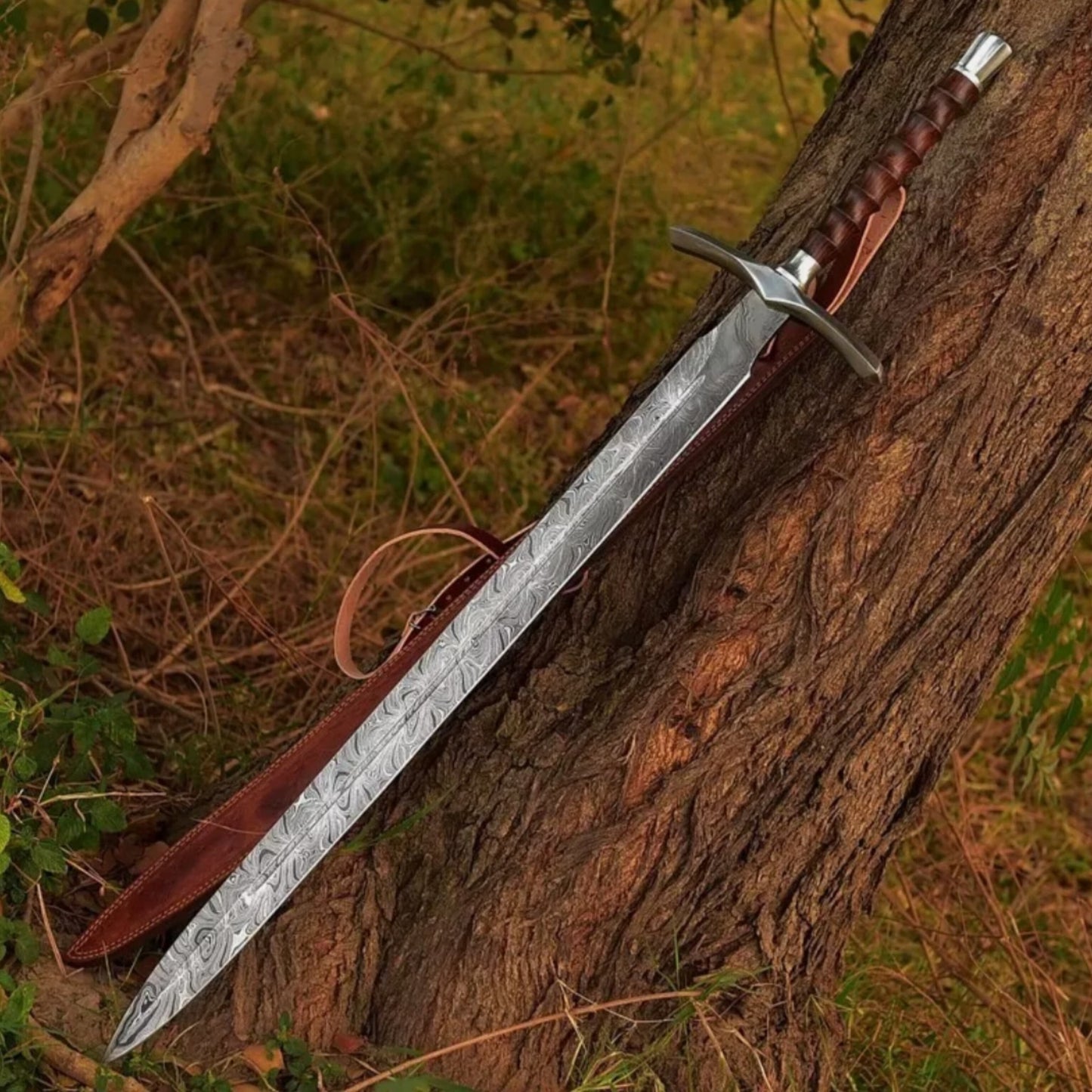 Hand Forged Damascus Steel Battle Ready Viking Sword & Scabbard/ Razor Sharp.