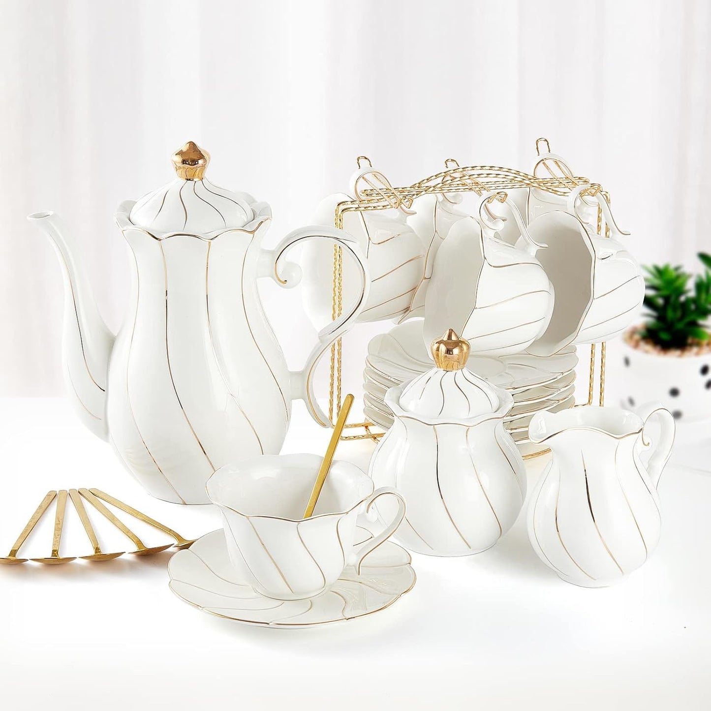 22-Piece Porcelain Tea Set for 6 – Luxury British Style Tea & Coffee Cups with Golden Trim