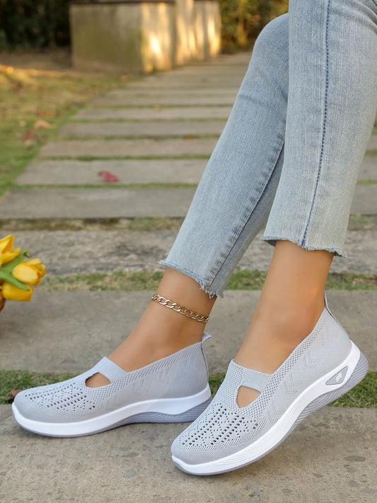 Lightweight Casual Sneakers for Women – Breathable Flat Shoes for Everyday Comfort