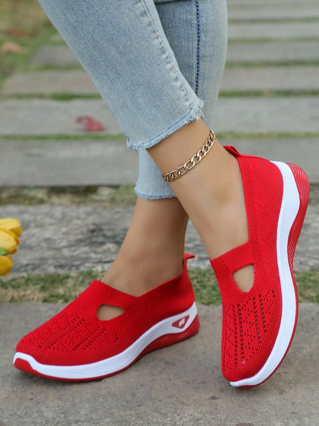 Lightweight Casual Sneakers for Women – Breathable Flat Shoes for Everyday Comfort