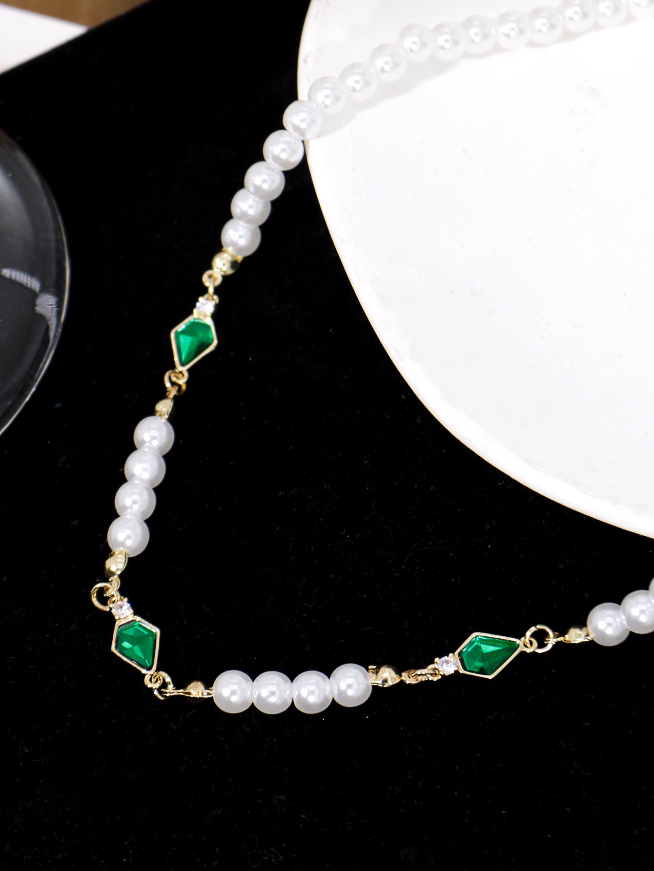 Vintage Charm Green Zircon Inlaid Imitation Pearl Necklace, Mens Casual Jewelry for Stylish Elegance