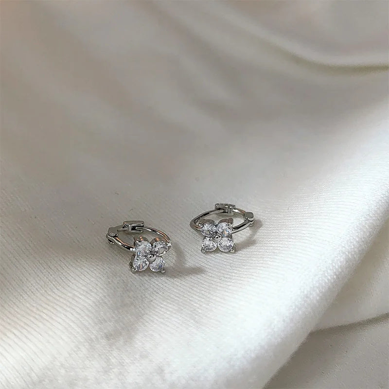 Trendy Cute Sweet Hollow Heart Zircon Hoop Earrings for Women, Classic Shiny Stud Earrings, Fashion Small Ear Buckle