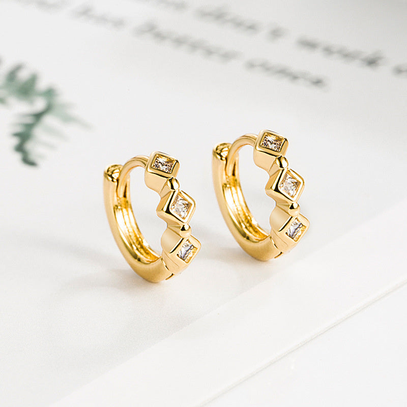 Trendy Cute Sweet Hollow Heart Zircon Hoop Earrings for Women, Classic Shiny Stud Earrings, Fashion Small Ear Buckle