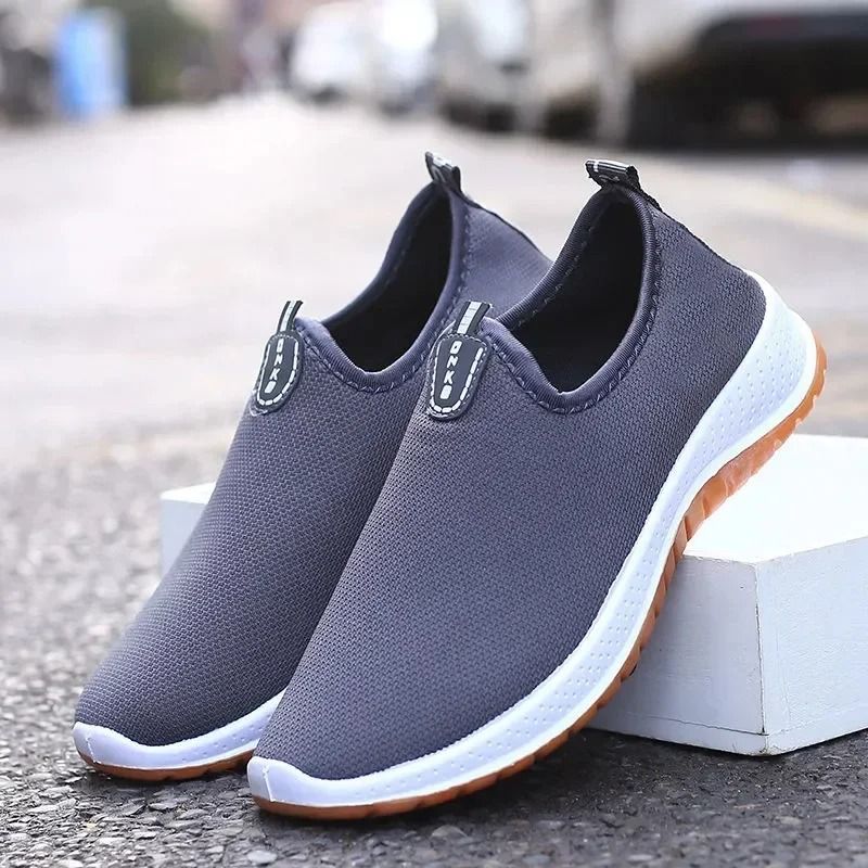 Mens Breathable Mesh Running Shoes with Soft Sole for Everyday Comfort