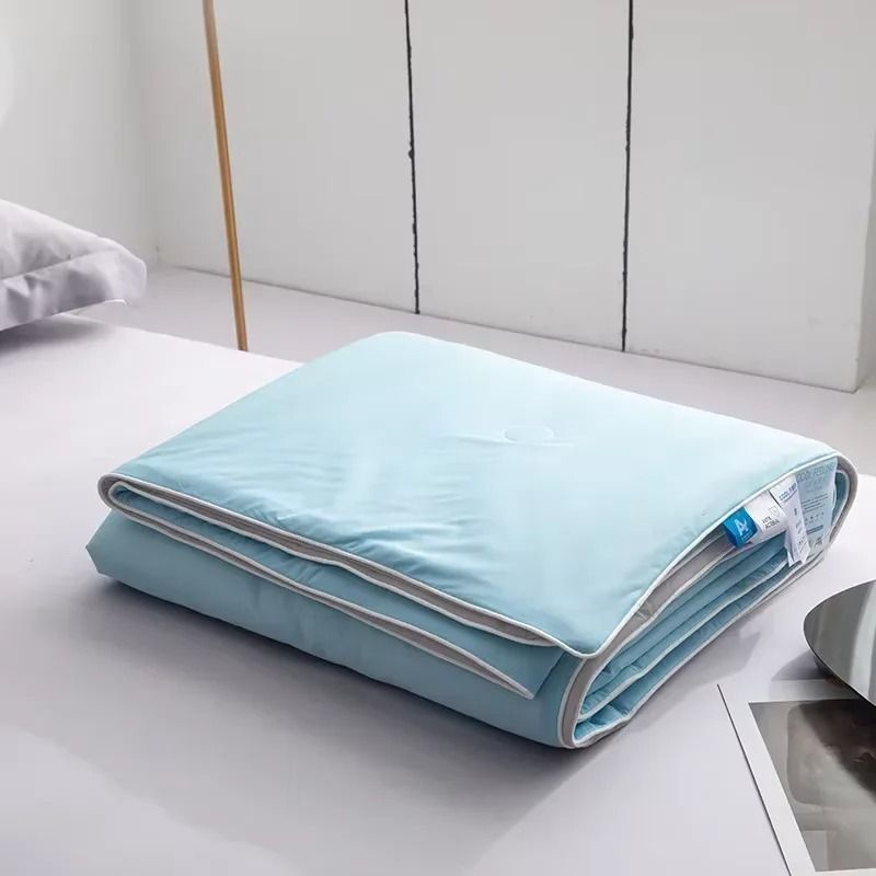 Cooling Blanket for Bed Lightweight Summer Comforter