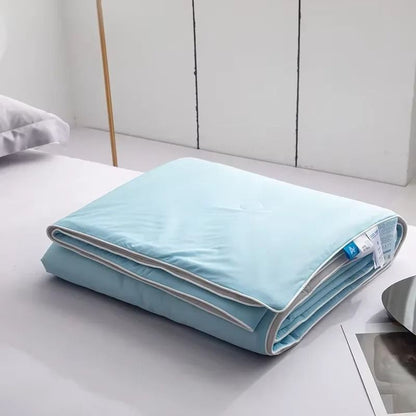 Cooling Blanket for Bed Lightweight Summer Comforter