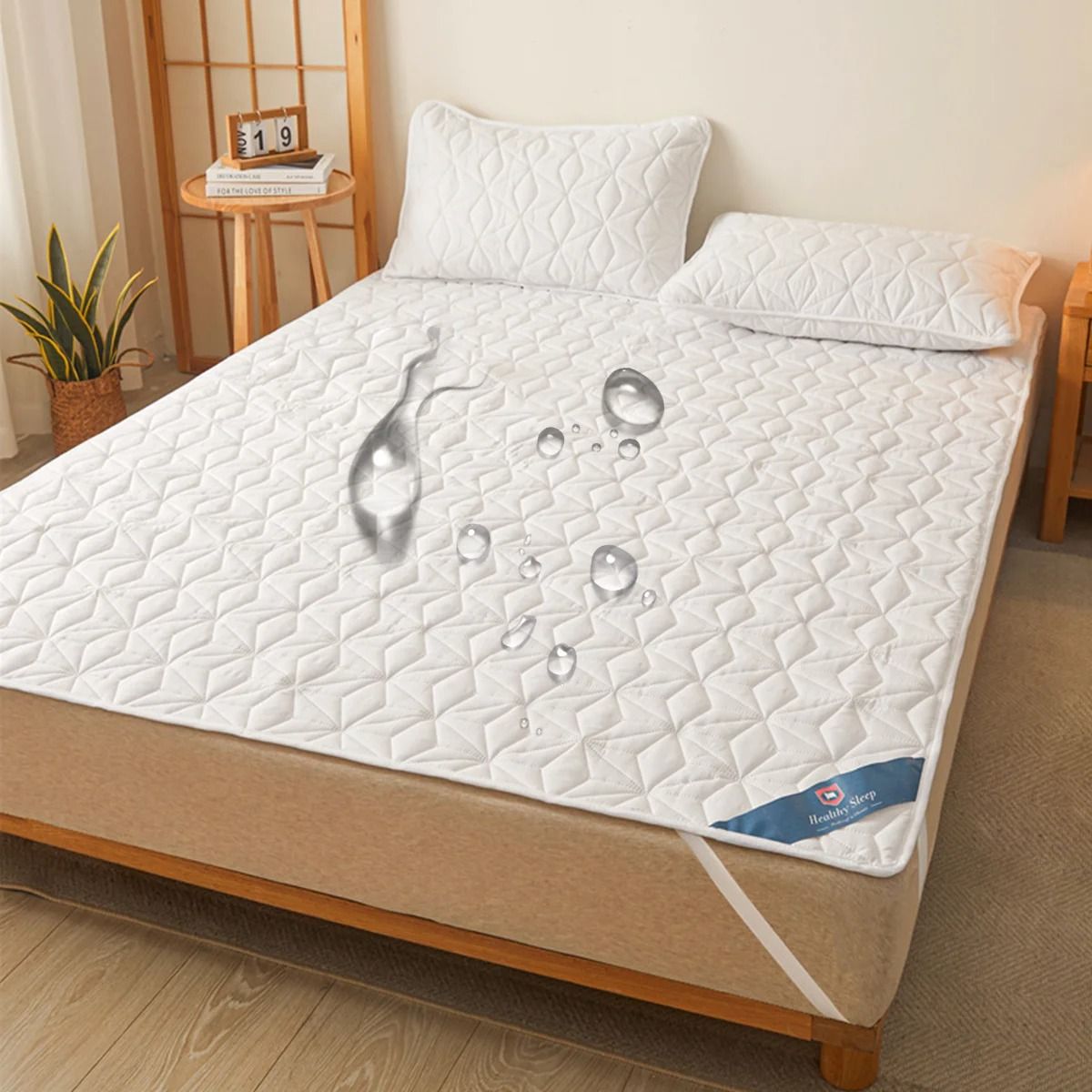 Waterproof Mattress Protector Breathable Noiseless Mattress Cover with Elastic Straps