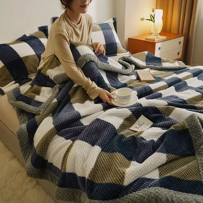 Soft Chenille Knit Throw Blanket – Handmade Crochet Style, Machine Washable for Couch & Bed