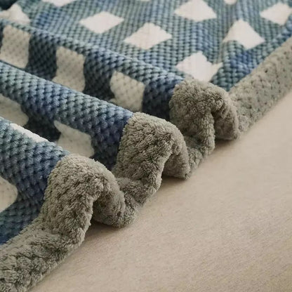 Soft Chenille Knit Throw Blanket – Handmade Crochet Style, Machine Washable for Couch & Bed