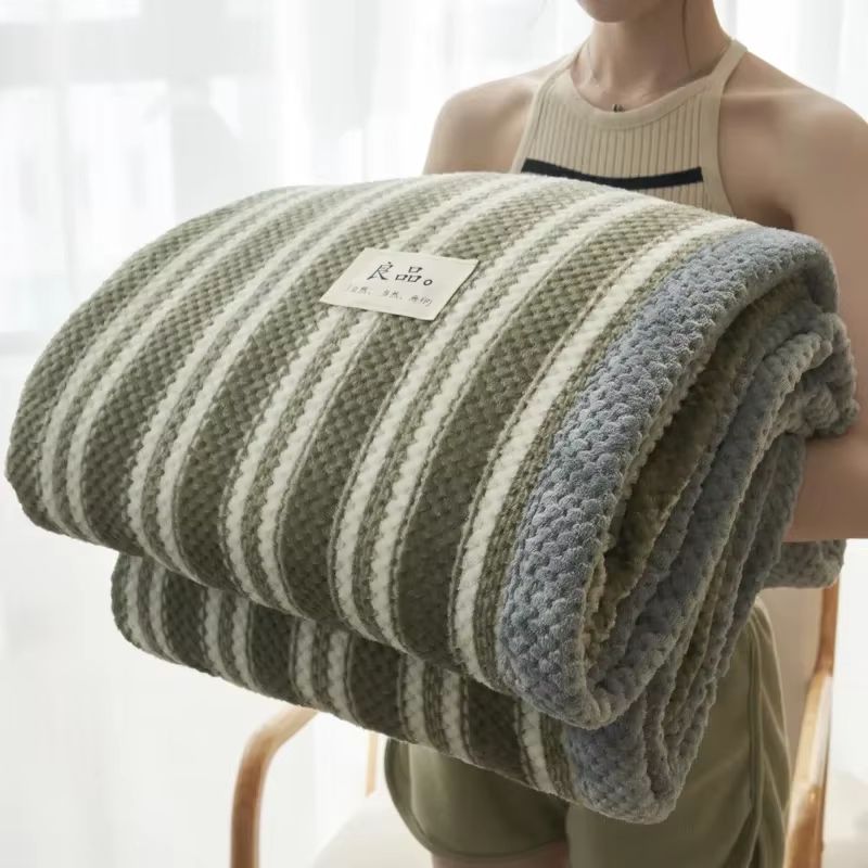 Soft Chenille Knit Throw Blanket – Handmade Crochet Style, Machine Washable for Couch & Bed