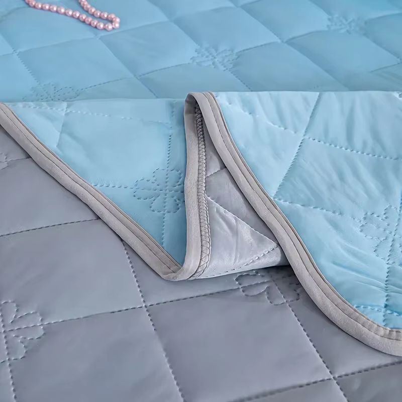 Summer Cooling Silk Blanket – Lightweight Breathable Air Conditioner Quilt for Hot Sleepers