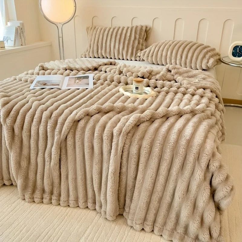 Luxurious Faux Rabbit Fur Throw Blanket Soft Warm Cozy for Couch Bed and Travel
