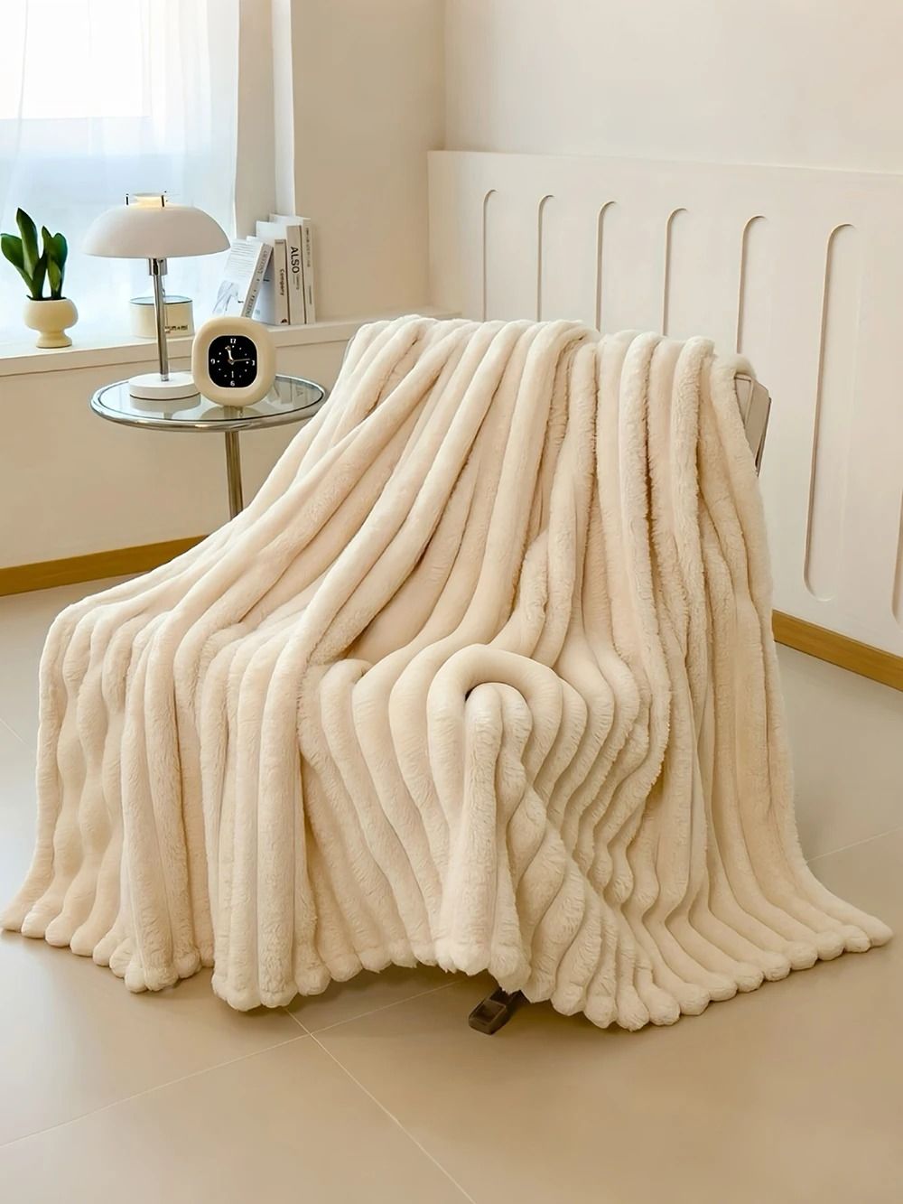 Luxurious Faux Rabbit Fur Throw Blanket Soft Warm Cozy for Couch Bed and Travel