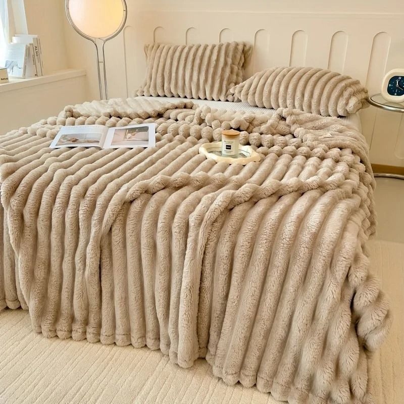 Luxurious Faux Rabbit Fur Throw Blanket Soft Warm Cozy for Couch Bed and Travel