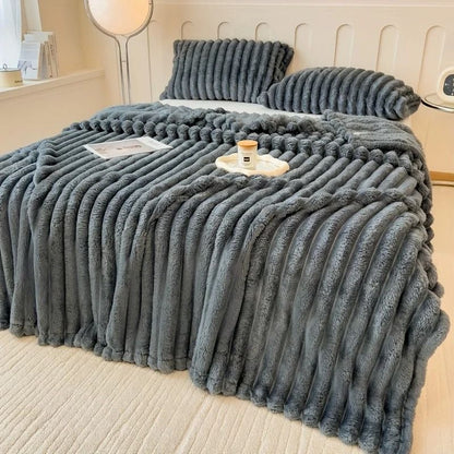 Luxurious Faux Rabbit Fur Throw Blanket Soft Warm Cozy for Couch Bed and Travel
