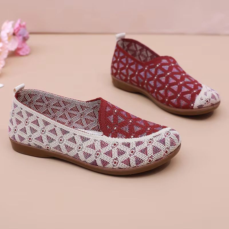 Lightweight Soft-Bottom Slip-On Shoes for Women – 2025 Fashion Comfort