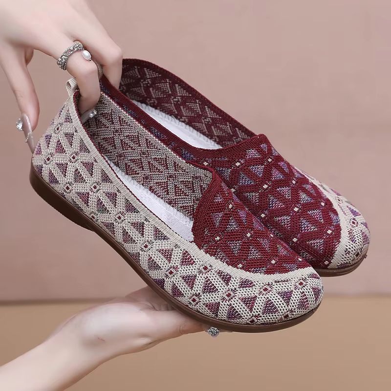 Lightweight Soft-Bottom Slip-On Shoes for Women – 2025 Fashion Comfort