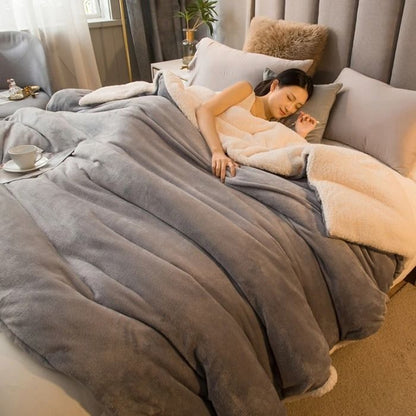 Double-Sided Wool Throw Blanket for Winter Warmth and Comfort