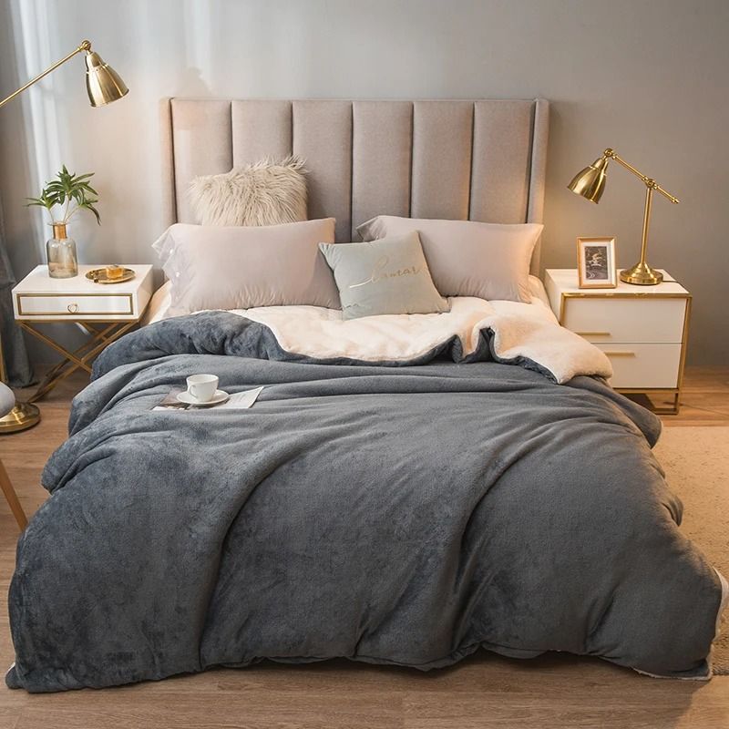 Double-Sided Wool Throw Blanket for Winter Warmth and Comfort