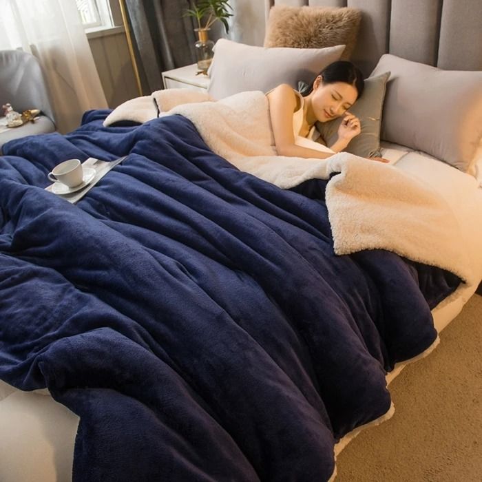 Double-Sided Wool Throw Blanket for Winter Warmth and Comfort
