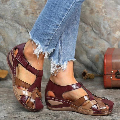 Women Simple Lightweight Summer Sandals for Beach and Casual Wear