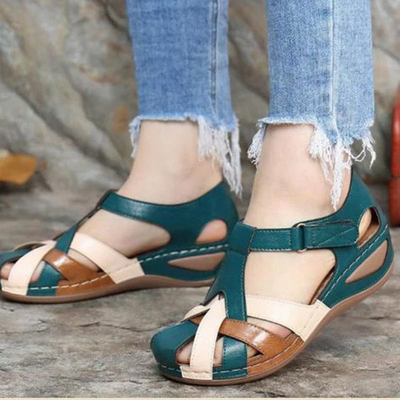 Women Simple Lightweight Summer Sandals for Beach and Casual Wear