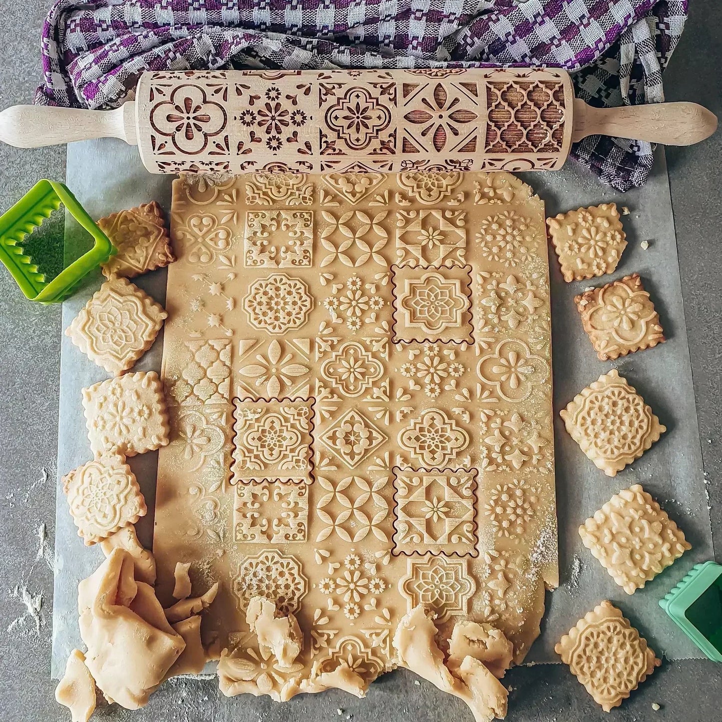 Wooden Embossing Rolling Pin for Baking Cookies and Cakes