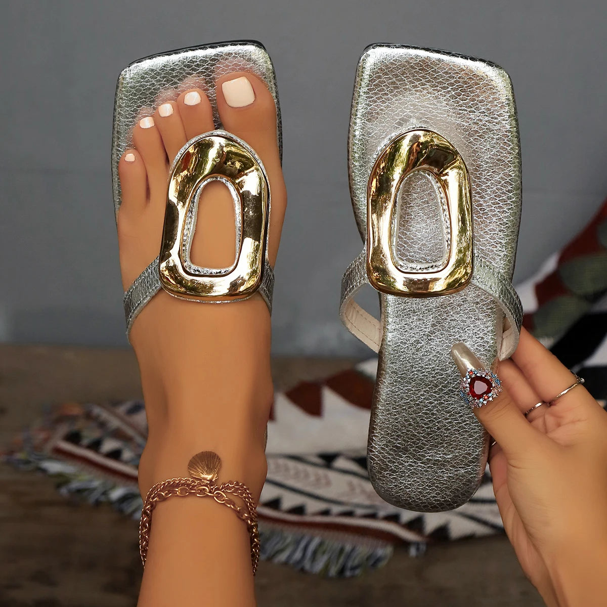 Luxury Women Flat Sandals, Metal Decorate Fashion Slippers, Summer Beach Slides, Outdoor Female Flip Flops