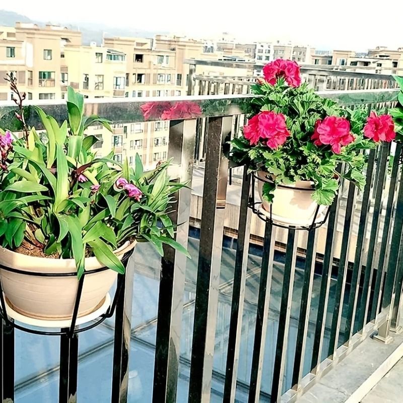 Stylish Round Metal Hanging Planters 4 Piece Set for Balcony Garden Indoor Decor