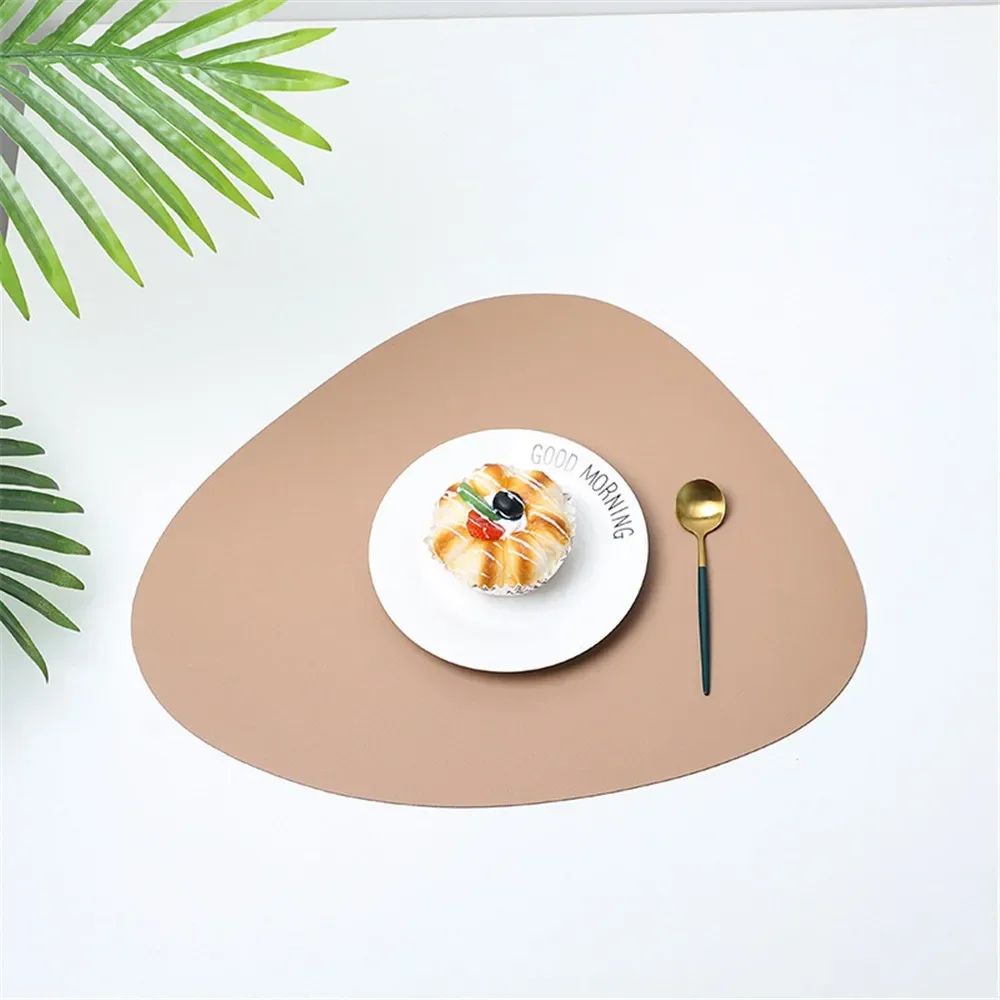 Triangle Leather Place mats, Non Slip Insulation Pads for Kitchen Dining Table, Modern Nordic Decor, Steak Pad Set
