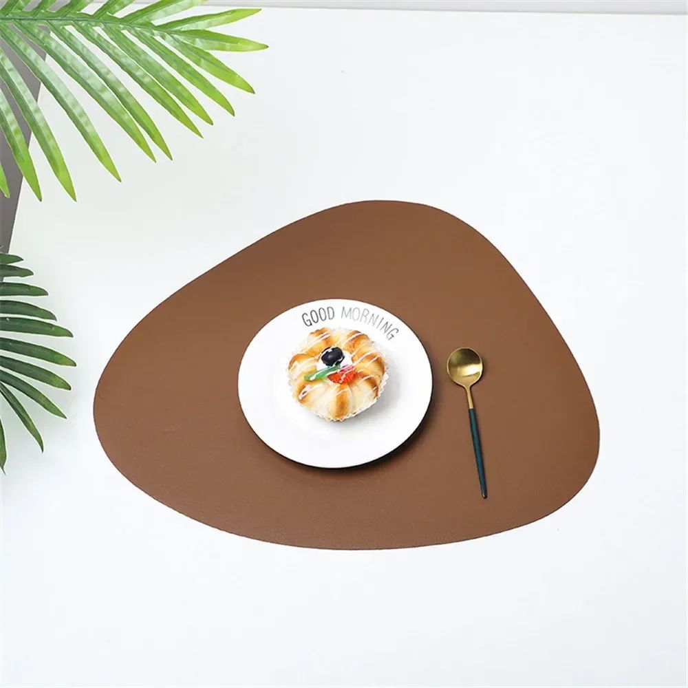 Triangle Leather Place mats, Non Slip Insulation Pads for Kitchen Dining Table, Modern Nordic Decor, Steak Pad Set