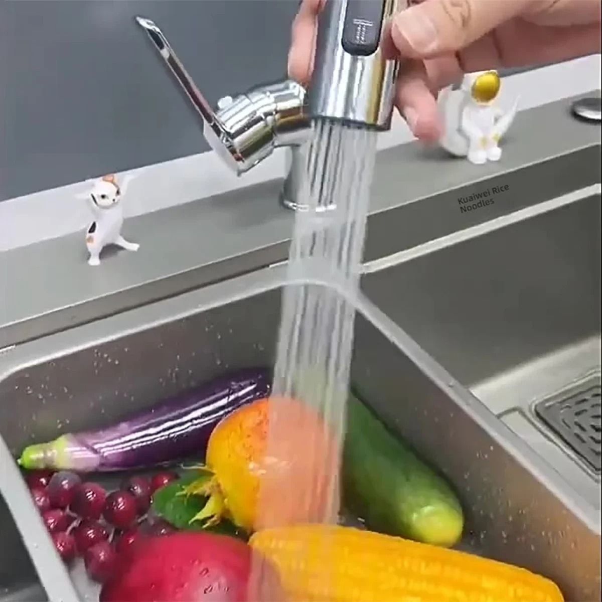 Universal 720 Degree Swivel Kitchen Faucet Sprayer Three Mode Adjustable Water Flow Tap Extender with Hot and Cold Water