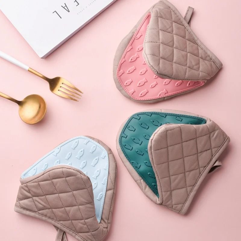 Fish Shaped Silicone Anti Scald Oven Gloves Kitchen Tray Holder
