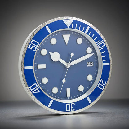 European Style Minimalist Quartz Clock, Metal Modern Luminous Wall Clock, Living Room Decoration Creative
