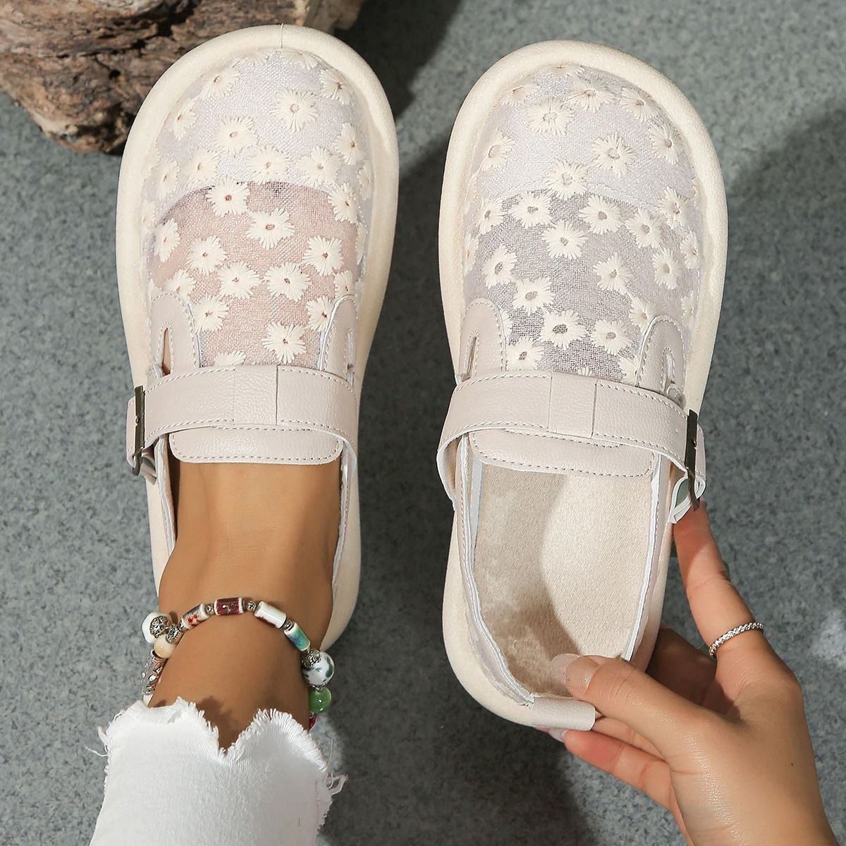 Womens Summer Mesh Sneakers Casual Breathable Flat Shoes with Buckle Latch Covered Toe Design