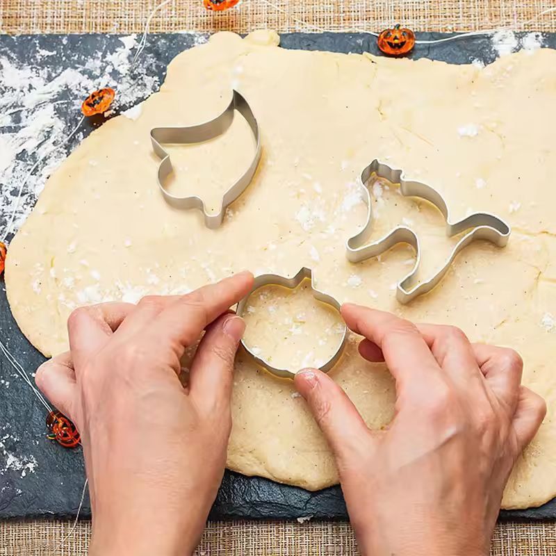Festive Halloween Cookie Cutter Set, 12-Piece Stainless Steel Bat, Ghost & Pumpkin Shapes