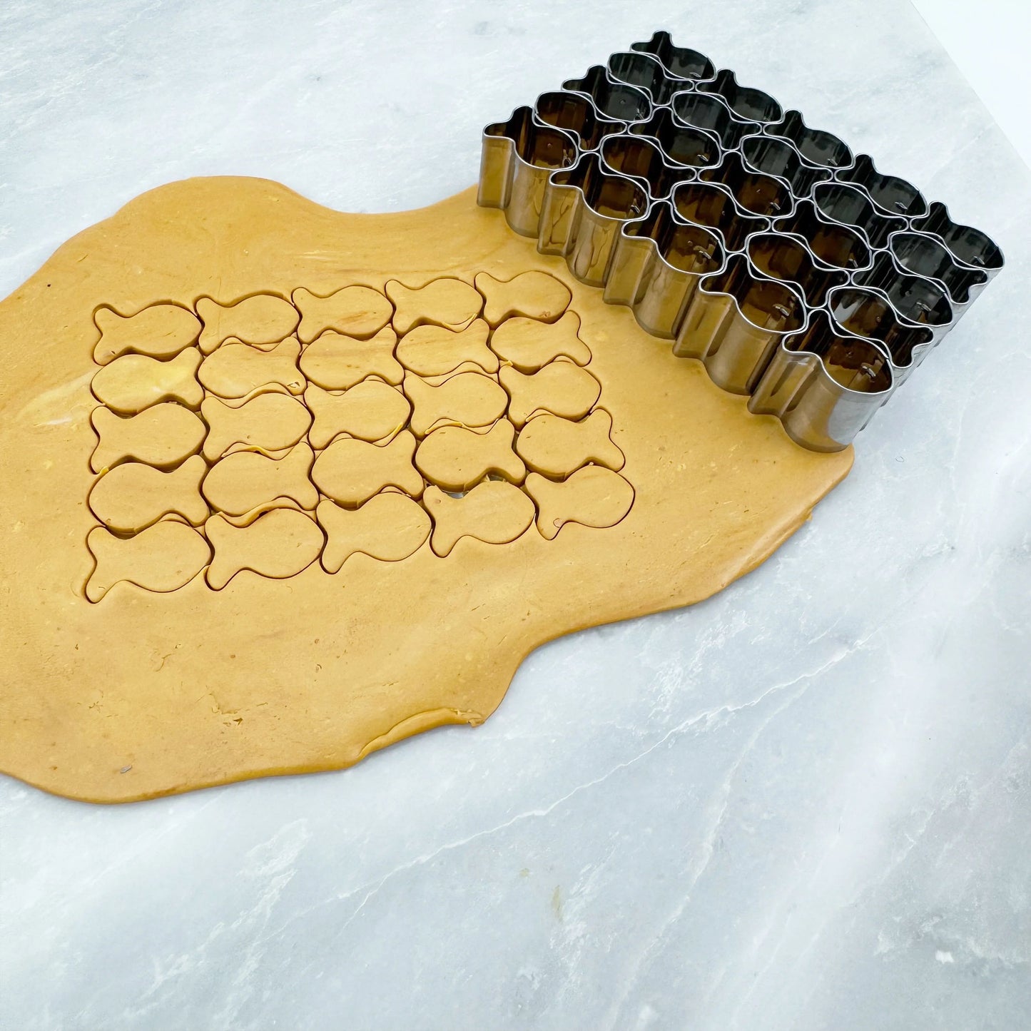 Mini Goldfish Cookie Cutter Mold – Multi-Cavity Fish Biscuit & Cracker Maker for DIY Snacks