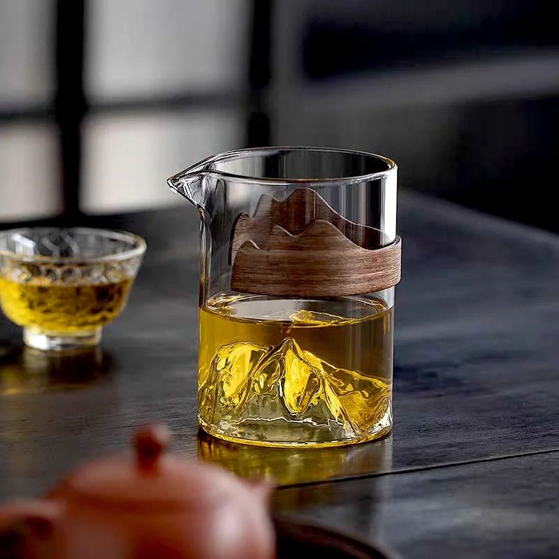Anti Scalding Wooden Handle Glass Fair Cup Tea Pitcher