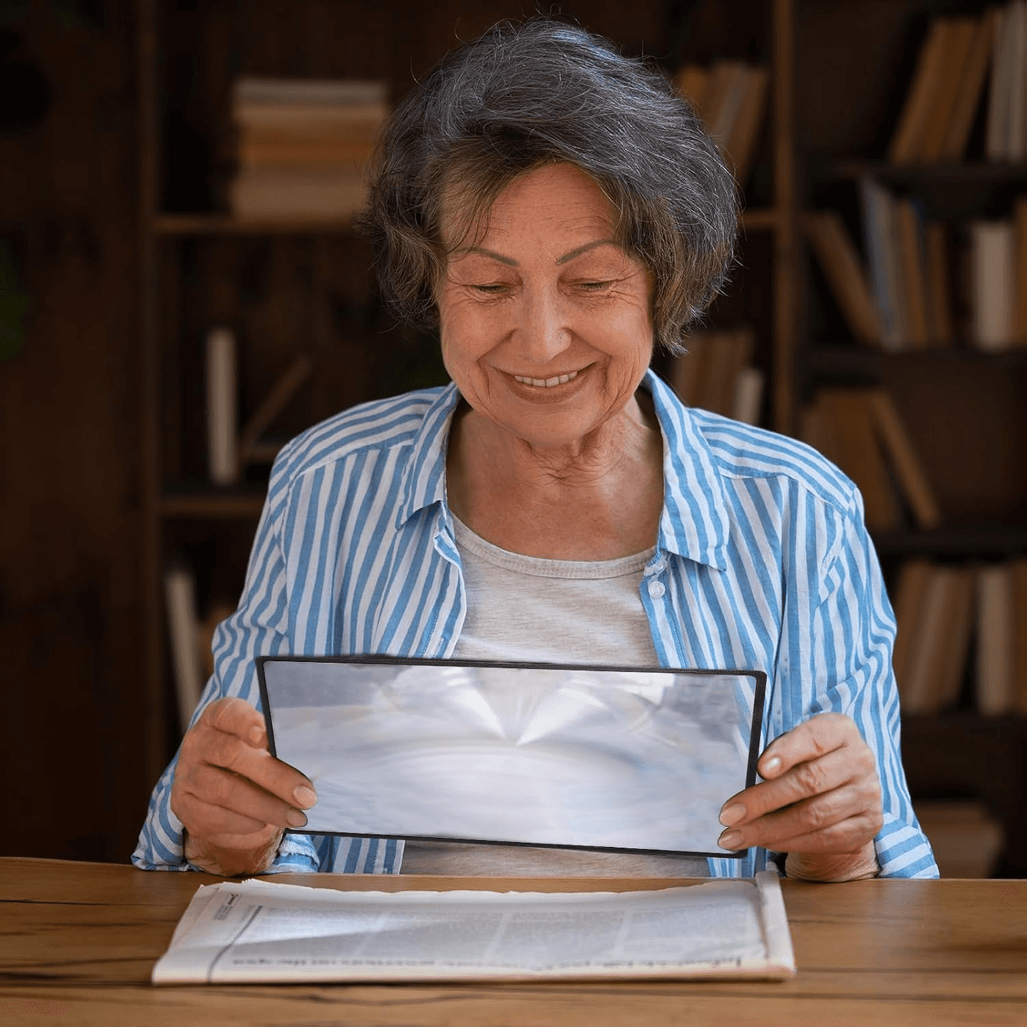 Full Page Magnifying Glass Sheet, Large Reading Aid Lens for Books, Newspapers, and Documents