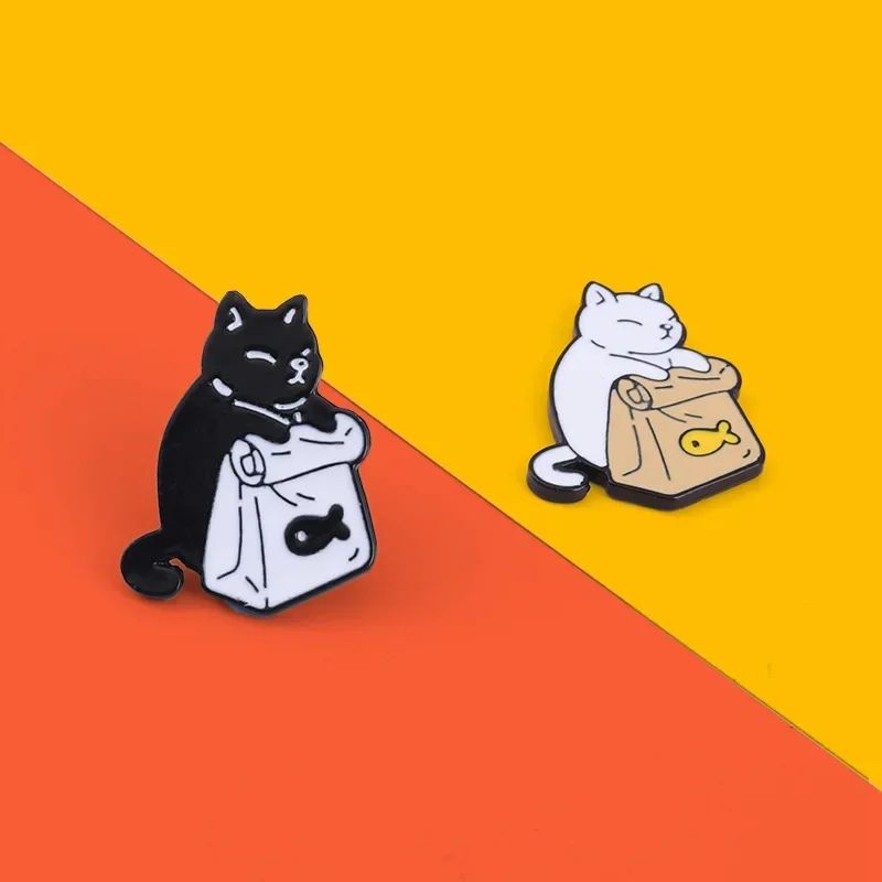 2-Piece Black & White Cat Brooch Set – Cute Cat Brooch Cartoon Cat Pin for Jackets & Bags