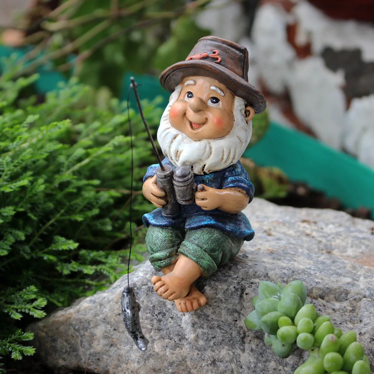 Whimsical Fishing Gnome Statue Resin Garden Figurine for Outdoor Garden Decor