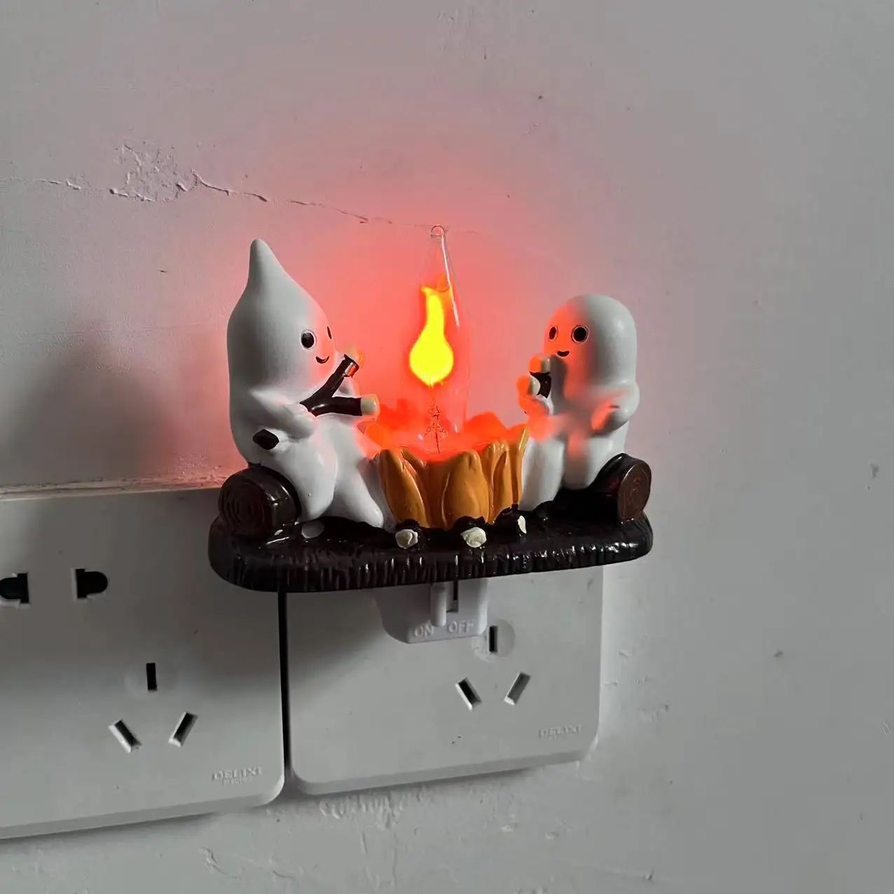 Glowing Ghost Firelight Figurine – LED Halloween Desk Decor