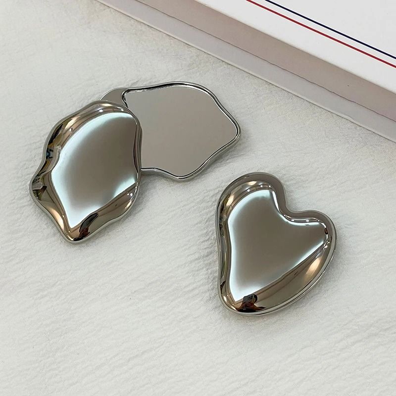 Petite Foldable Heart Beauty Compact