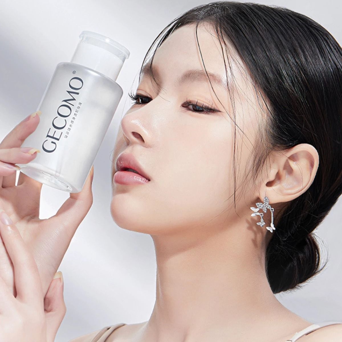 GECOMO Hyaluronic Acid Makeup Remover 3 in 1 Eye Lip and Face Cleanser Gentle Sensitive Skin Makeup Remover Pump Bottle