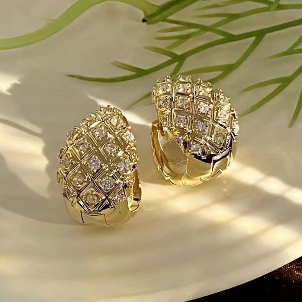 Retro Gold Water Drop Earrings for Women – French-Inspired Statement Studs